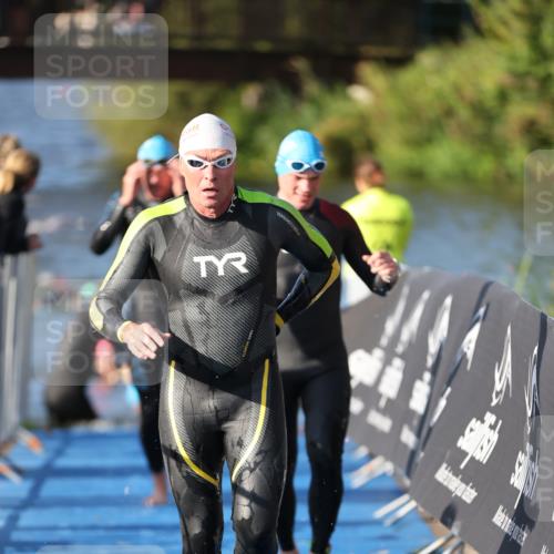 25.08.2024 - Elbe Triathlon Hamburg H.Heesch http://msf.ph/oto/6857474 25.08.2024 09:06:41 Schwimmen 228, 254, 277, 403, 442, 1850 meine-sportfotos.de