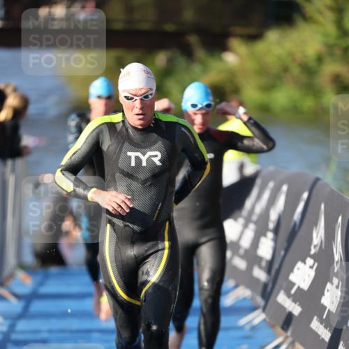 25.08.2024 - Elbe Triathlon Hamburg H.Heesch http://msf.ph/oto/6857489 25.08.2024 09:06:41 Schwimmen 228, 254, 277, 403, 442, 1850 meine-sportfotos.de