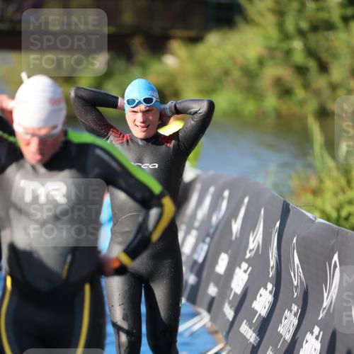 25.08.2024 - Elbe Triathlon Hamburg H.Heesch http://msf.ph/oto/6857503 25.08.2024 09:06:42 Schwimmen 228, 254, 277, 403, 442, 1850 meine-sportfotos.de