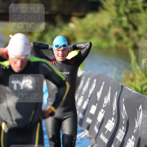 25.08.2024 - Elbe Triathlon Hamburg H.Heesch http://msf.ph/oto/6857514 25.08.2024 09:06:42 Schwimmen 228, 254, 277, 403, 442, 1850 meine-sportfotos.de