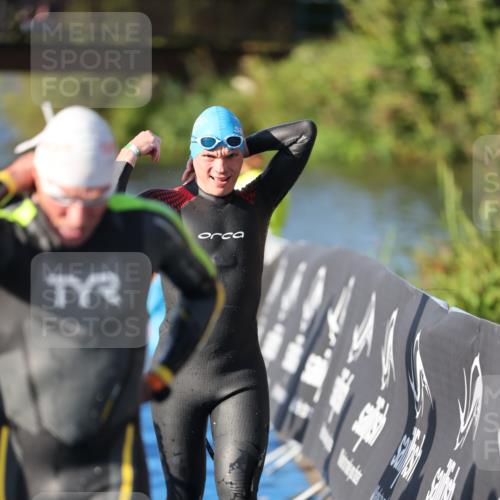 25.08.2024 - Elbe Triathlon Hamburg H.Heesch http://msf.ph/oto/6857525 25.08.2024 09:06:42 Schwimmen 228, 254, 277, 403, 442, 1850 meine-sportfotos.de