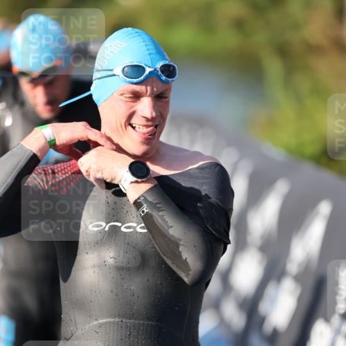 25.08.2024 - Elbe Triathlon Hamburg H.Heesch http://msf.ph/oto/6857558 25.08.2024 09:06:44 Schwimmen 228, 254, 277, 403, 442, 1850 meine-sportfotos.de