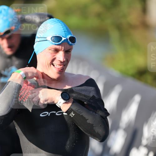 25.08.2024 - Elbe Triathlon Hamburg H.Heesch http://msf.ph/oto/6857566 25.08.2024 09:06:45 Schwimmen 228, 254, 277, 403, 442, 1850 meine-sportfotos.de