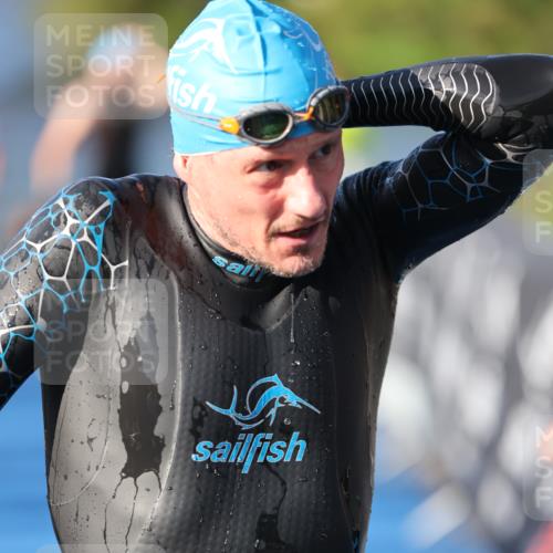 25.08.2024 - Elbe Triathlon Hamburg H.Heesch http://msf.ph/oto/6857591 25.08.2024 09:06:46 Schwimmen 228, 254, 277, 403, 442, 1850 meine-sportfotos.de