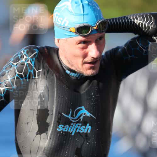 25.08.2024 - Elbe Triathlon Hamburg H.Heesch http://msf.ph/oto/6857596 25.08.2024 09:06:46 Schwimmen 228, 254, 277, 403, 442, 1850 meine-sportfotos.de