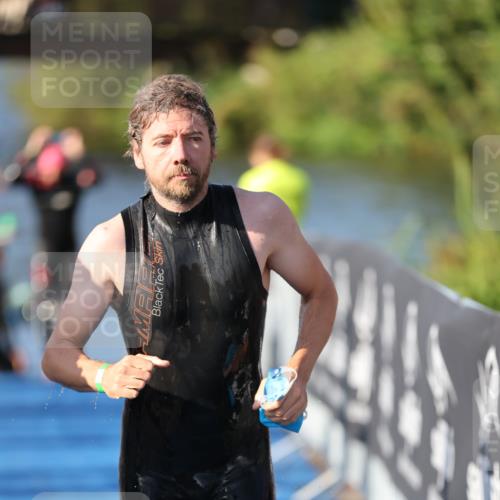 25.08.2024 - Elbe Triathlon Hamburg H.Heesch http://msf.ph/oto/6857617 25.08.2024 09:06:50 Schwimmen 228, 254, 277, 281, 403, 442, 1850 meine-sportfotos.de