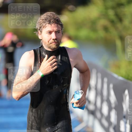 25.08.2024 - Elbe Triathlon Hamburg H.Heesch http://msf.ph/oto/6857629 25.08.2024 09:06:50 Schwimmen 228, 254, 277, 281, 403, 442, 1850 meine-sportfotos.de