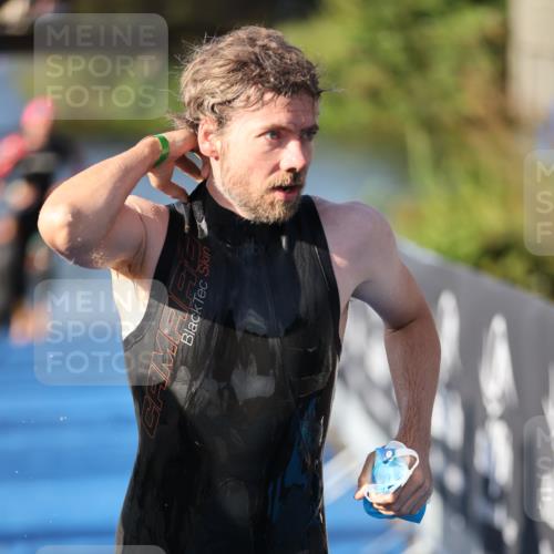 25.08.2024 - Elbe Triathlon Hamburg H.Heesch http://msf.ph/oto/6857657 25.08.2024 09:06:51 Schwimmen 228, 254, 277, 281, 403, 442, 1850 meine-sportfotos.de
