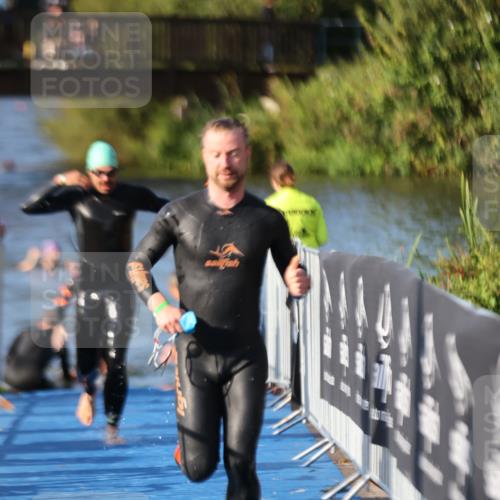 25.08.2024 - Elbe Triathlon Hamburg H.Heesch http://msf.ph/oto/6857724 25.08.2024 09:07:07 Schwimmen 224, 228, 281, 321, 325 meine-sportfotos.de