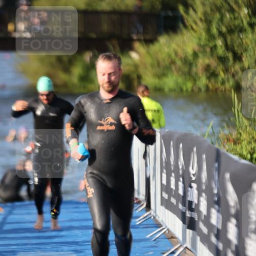 25.08.2024 - Elbe Triathlon Hamburg H.Heesch http://msf.ph/oto/6857738 25.08.2024 09:07:07 Schwimmen 224, 228, 281, 321, 325 meine-sportfotos.de