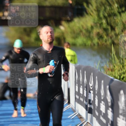 25.08.2024 - Elbe Triathlon Hamburg H.Heesch http://msf.ph/oto/6857747 25.08.2024 09:07:07 Schwimmen 224, 228, 281, 321, 325 meine-sportfotos.de