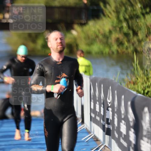 25.08.2024 - Elbe Triathlon Hamburg H.Heesch http://msf.ph/oto/6857750 25.08.2024 09:07:07 Schwimmen 224, 228, 281, 321, 325 meine-sportfotos.de