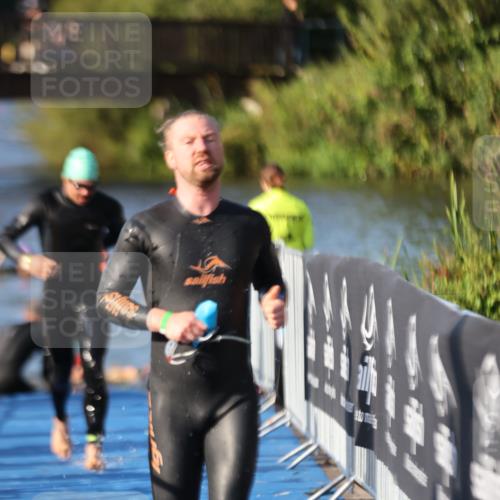 25.08.2024 - Elbe Triathlon Hamburg H.Heesch http://msf.ph/oto/6857755 25.08.2024 09:07:07 Schwimmen 224, 228, 281, 321, 325 meine-sportfotos.de