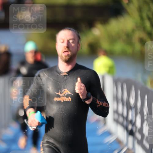 25.08.2024 - Elbe Triathlon Hamburg H.Heesch http://msf.ph/oto/6857776 25.08.2024 09:07:08 Schwimmen 224, 228, 281, 321, 325 meine-sportfotos.de