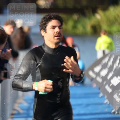 25.08.2024 - Elbe Triathlon Hamburg H.Heesch http://msf.ph/oto/6857788 25.08.2024 09:07:11 Schwimmen 224, 228, 281, 321, 325, 326 meine-sportfotos.de