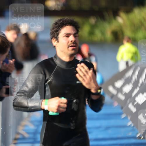 25.08.2024 - Elbe Triathlon Hamburg H.Heesch http://msf.ph/oto/6857791 25.08.2024 09:07:11 Schwimmen 224, 228, 281, 321, 325, 326 meine-sportfotos.de