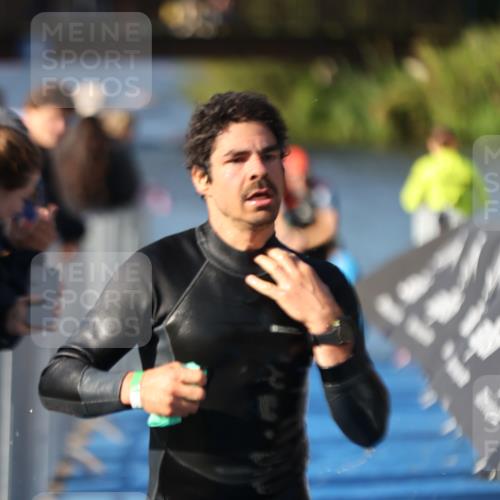 25.08.2024 - Elbe Triathlon Hamburg H.Heesch http://msf.ph/oto/6857800 25.08.2024 09:07:11 Schwimmen 224, 228, 281, 321, 325, 326 meine-sportfotos.de