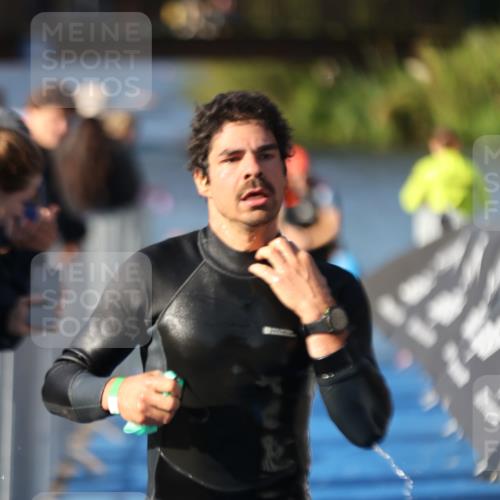 25.08.2024 - Elbe Triathlon Hamburg H.Heesch http://msf.ph/oto/6857805 25.08.2024 09:07:11 Schwimmen 224, 228, 281, 321, 325, 326 meine-sportfotos.de