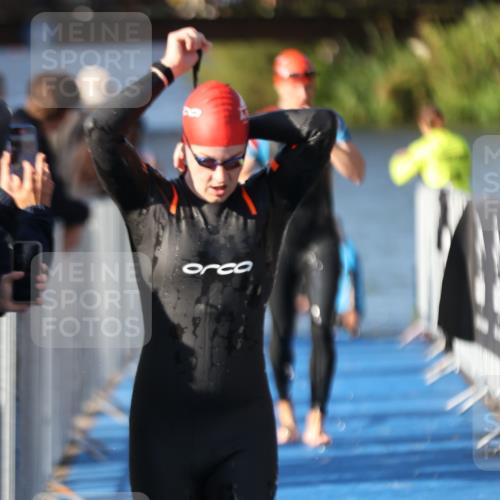 25.08.2024 - Elbe Triathlon Hamburg H.Heesch http://msf.ph/oto/6857830 25.08.2024 09:07:17 Schwimmen 224, 281, 321, 325, 326, 1851 meine-sportfotos.de