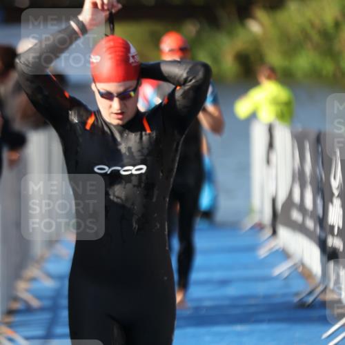25.08.2024 - Elbe Triathlon Hamburg H.Heesch http://msf.ph/oto/6857850 25.08.2024 09:07:17 Schwimmen 224, 281, 321, 325, 326, 1851 meine-sportfotos.de