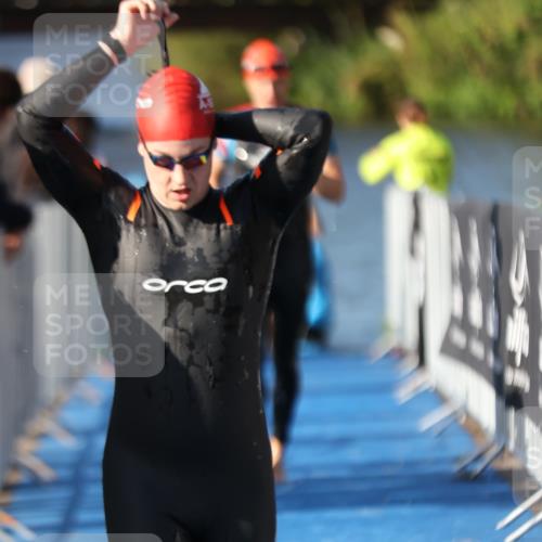 25.08.2024 - Elbe Triathlon Hamburg H.Heesch http://msf.ph/oto/6857855 25.08.2024 09:07:17 Schwimmen 224, 281, 321, 325, 326, 1851 meine-sportfotos.de