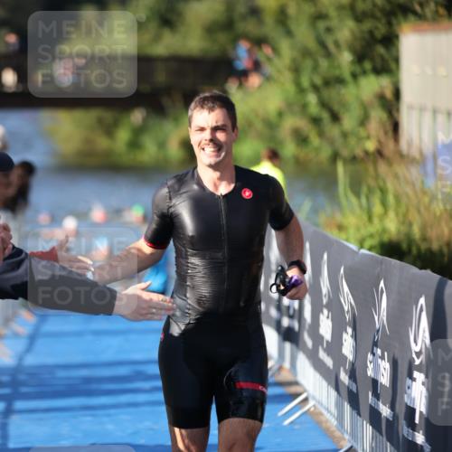 25.08.2024 - Elbe Triathlon Hamburg H.Heesch http://msf.ph/oto/6857989 25.08.2024 09:07:36 Schwimmen 224, 234, 280, 321, 326, 1851 meine-sportfotos.de