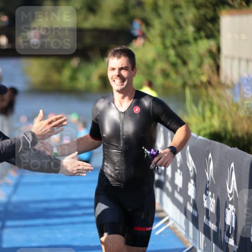 25.08.2024 - Elbe Triathlon Hamburg H.Heesch http://msf.ph/oto/6858001 25.08.2024 09:07:36 Schwimmen 224, 234, 280, 321, 326, 1851 meine-sportfotos.de