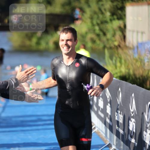 25.08.2024 - Elbe Triathlon Hamburg H.Heesch http://msf.ph/oto/6858010 25.08.2024 09:07:36 Schwimmen 224, 234, 280, 321, 326, 1851 meine-sportfotos.de