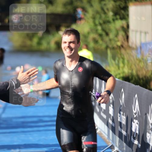 25.08.2024 - Elbe Triathlon Hamburg H.Heesch http://msf.ph/oto/6858014 25.08.2024 09:07:36 Schwimmen 224, 234, 280, 321, 326, 1851 meine-sportfotos.de