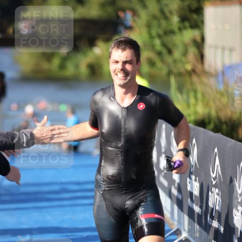 25.08.2024 - Elbe Triathlon Hamburg H.Heesch http://msf.ph/oto/6858026 25.08.2024 09:07:36 Schwimmen 224, 234, 280, 321, 326, 1851 meine-sportfotos.de