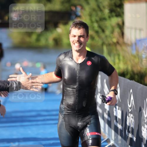 25.08.2024 - Elbe Triathlon Hamburg H.Heesch http://msf.ph/oto/6858030 25.08.2024 09:07:36 Schwimmen 224, 234, 280, 321, 326, 1851 meine-sportfotos.de