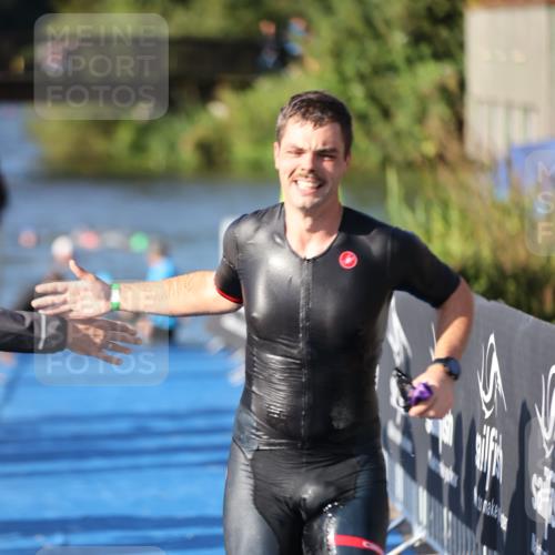 25.08.2024 - Elbe Triathlon Hamburg H.Heesch http://msf.ph/oto/6858040 25.08.2024 09:07:36 Schwimmen 224, 234, 280, 321, 326, 1851 meine-sportfotos.de