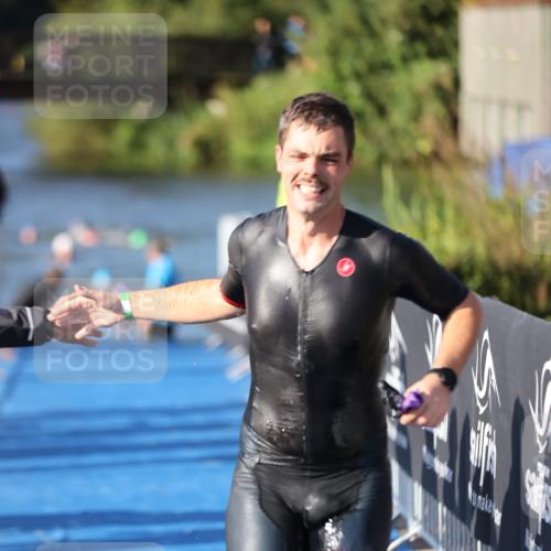 25.08.2024 - Elbe Triathlon Hamburg H.Heesch http://msf.ph/oto/6858043 25.08.2024 09:07:36 Schwimmen 224, 234, 280, 321, 326, 1851 meine-sportfotos.de