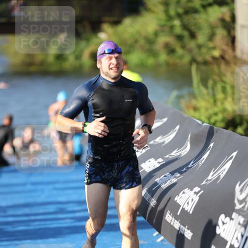 25.08.2024 - Elbe Triathlon Hamburg H.Heesch http://msf.ph/oto/6858083 25.08.2024 09:07:48 Schwimmen 234, 280, 359, 1851 meine-sportfotos.de