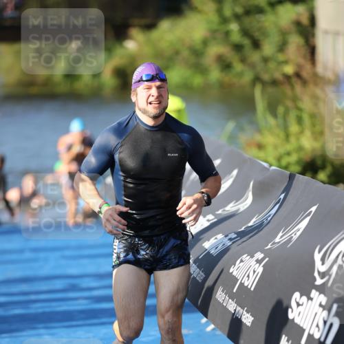 25.08.2024 - Elbe Triathlon Hamburg H.Heesch http://msf.ph/oto/6858092 25.08.2024 09:07:48 Schwimmen 234, 280, 359, 1851 meine-sportfotos.de