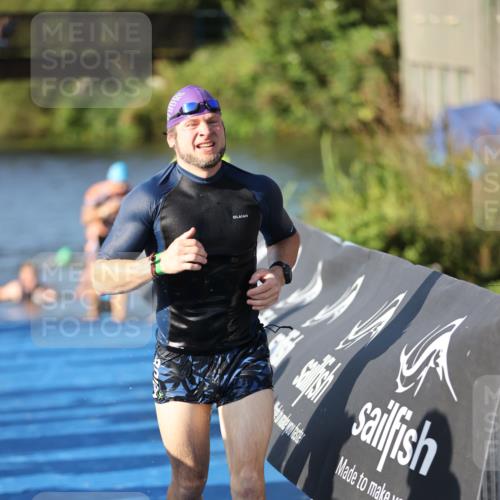 25.08.2024 - Elbe Triathlon Hamburg H.Heesch http://msf.ph/oto/6858106 25.08.2024 09:07:48 Schwimmen 234, 280, 359, 1851 meine-sportfotos.de