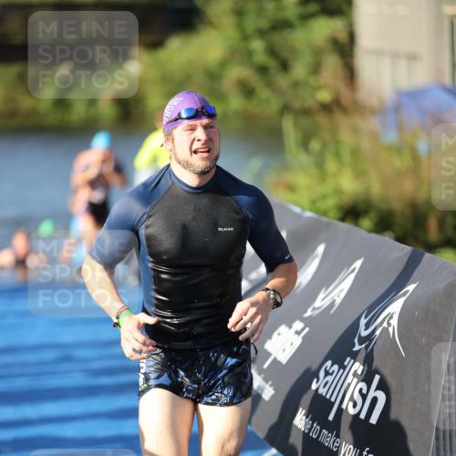 25.08.2024 - Elbe Triathlon Hamburg H.Heesch http://msf.ph/oto/6858126 25.08.2024 09:07:48 Schwimmen 234, 280, 359, 1851 meine-sportfotos.de