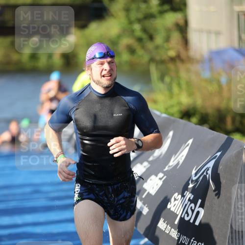 25.08.2024 - Elbe Triathlon Hamburg H.Heesch http://msf.ph/oto/6858135 25.08.2024 09:07:49 Schwimmen 234, 268, 269, 280, 359, 1851 meine-sportfotos.de
