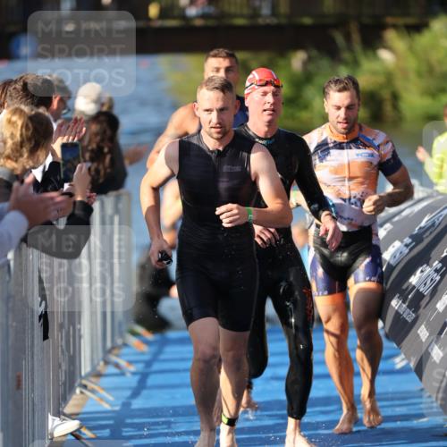 25.08.2024 - Elbe Triathlon Hamburg H.Heesch http://msf.ph/oto/6858209 25.08.2024 09:08:01 Schwimmen 268, 269, 279, 280, 300, 359 meine-sportfotos.de