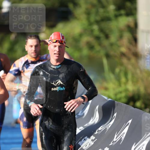 25.08.2024 - Elbe Triathlon Hamburg H.Heesch http://msf.ph/oto/6858229 25.08.2024 09:08:02 Schwimmen 268, 269, 279, 280, 300, 359 meine-sportfotos.de