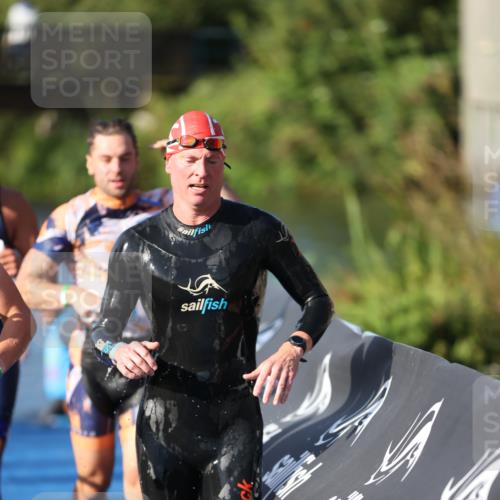 25.08.2024 - Elbe Triathlon Hamburg H.Heesch http://msf.ph/oto/6858233 25.08.2024 09:08:02 Schwimmen 268, 269, 279, 280, 300, 359 meine-sportfotos.de