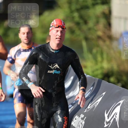 25.08.2024 - Elbe Triathlon Hamburg H.Heesch http://msf.ph/oto/6858246 25.08.2024 09:08:03 Schwimmen 268, 269, 279, 280, 300, 359 meine-sportfotos.de