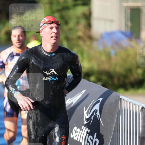 25.08.2024 - Elbe Triathlon Hamburg H.Heesch http://msf.ph/oto/6858251 25.08.2024 09:08:03 Schwimmen 268, 269, 279, 280, 300, 359 meine-sportfotos.de