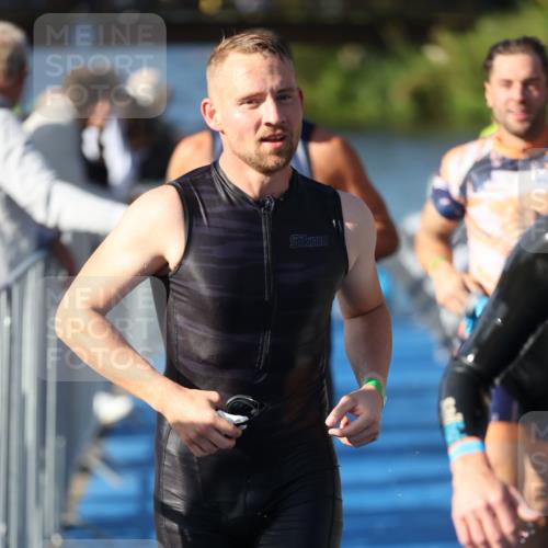 25.08.2024 - Elbe Triathlon Hamburg H.Heesch http://msf.ph/oto/6858270 25.08.2024 09:08:04 Schwimmen 268, 269, 279, 280, 300, 359 meine-sportfotos.de