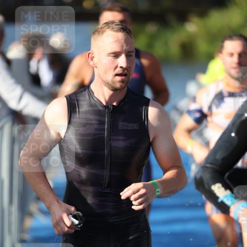 25.08.2024 - Elbe Triathlon Hamburg H.Heesch http://msf.ph/oto/6858280 25.08.2024 09:08:04 Schwimmen 268, 269, 279, 280, 300, 359 meine-sportfotos.de