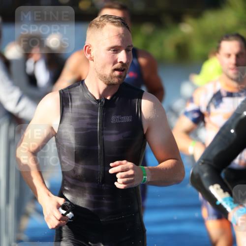 25.08.2024 - Elbe Triathlon Hamburg H.Heesch http://msf.ph/oto/6858285 25.08.2024 09:08:04 Schwimmen 268, 269, 279, 280, 300, 359 meine-sportfotos.de