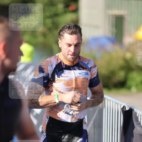 25.08.2024 - Elbe Triathlon Hamburg H.Heesch http://msf.ph/oto/6858291 25.08.2024 09:08:05 Schwimmen 268, 269, 279, 300, 359 meine-sportfotos.de