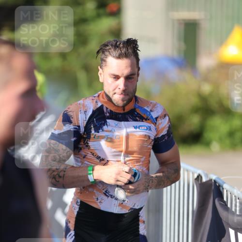 25.08.2024 - Elbe Triathlon Hamburg H.Heesch http://msf.ph/oto/6858300 25.08.2024 09:08:05 Schwimmen 268, 269, 279, 300, 359 meine-sportfotos.de