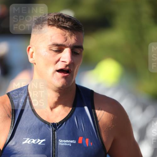 25.08.2024 - Elbe Triathlon Hamburg H.Heesch http://msf.ph/oto/6858313 25.08.2024 09:08:06 Schwimmen 268, 269, 279, 300, 359 meine-sportfotos.de