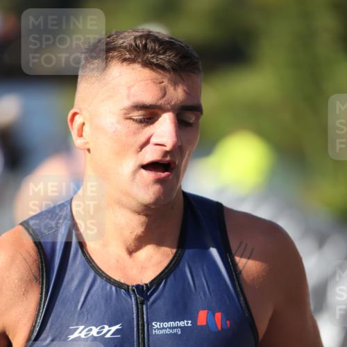 25.08.2024 - Elbe Triathlon Hamburg H.Heesch http://msf.ph/oto/6858316 25.08.2024 09:08:06 Schwimmen 268, 269, 279, 300, 359 meine-sportfotos.de